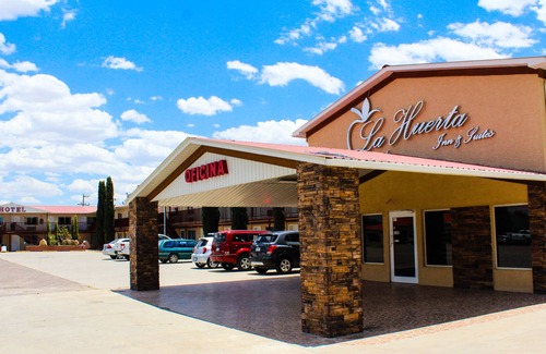 Cuauhtémoc Hotel | La Huerta Inn & Suites