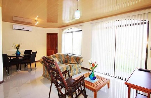 Atenas Apartamento | La Jacaranda Luxury Condos