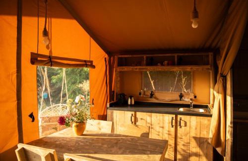 Le Gue-d'Allere Cabina | La Jolie Longère Fleurie Lodge avec piscine et jardin