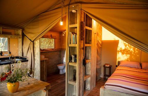 Le Gue-d'Allere Cabina | La Jolie Longère Fleurie Lodge avec piscine et jardin