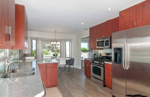 Beach Barber Tract Condominio | A pie de la playa y del pueblo - con vista al mar