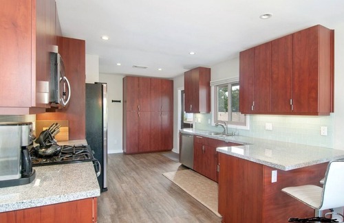 Beach Barber Tract Condominio | A pie de la playa y del pueblo - con vista al mar