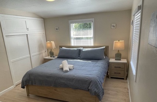 Beach Barber Tract Cabaña | La Jolla Cottage by the Sea - Near Windansea Beach and La Jolla Cove!
