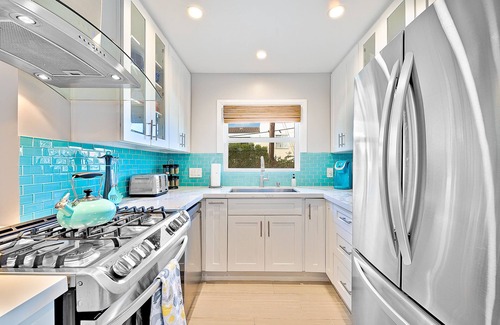 Beach Barber Tract Cabaña | Completamente remodelado La Jolla Cottage en Windansea Beach. Patio privado, admite mascotas, WIFI GRATUITO, A / C