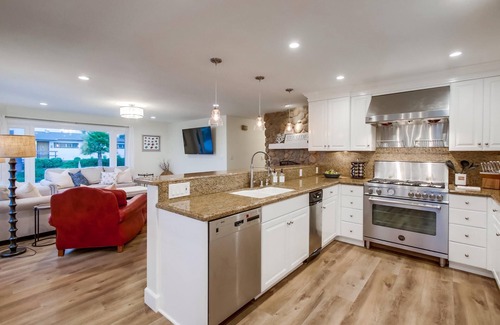 La Jolla Mesa Casa | La Jolla Dream Home- Ocean Views, AC, Spa & Garage