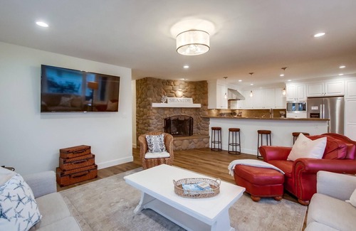 La Jolla Mesa Casa | La Jolla Dream Home- Ocean Views, AC, Spa & Garage
