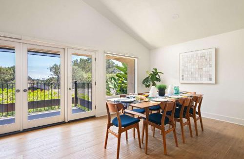 La Jolla Heights Casa | La Jolla Hillside Views and Coastal Comfort