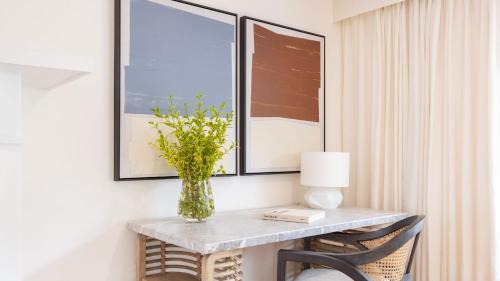 Village of La Jolla Casa | La Jolla Living by AvantStay A Location Private Backyard Lounge
