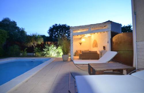 Saint-Victor-la-Coste Casa | La Lézarde, chambre d'hôte, piscine, salle d'eau privatif, café ou thé offert le matin