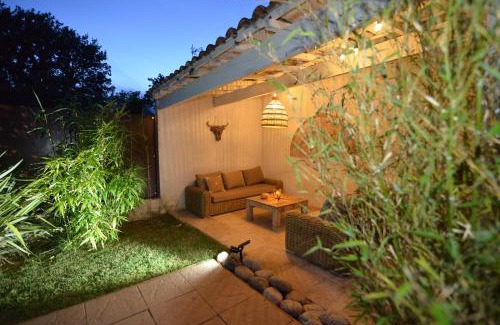 Saint-Victor-la-Coste Casa | La Lézarde, chambre d'hôte, piscine, salle d'eau privatif, café ou thé offert le matin