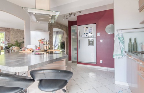 Chauve Casa | Grande et spacieuse maison avec jardin