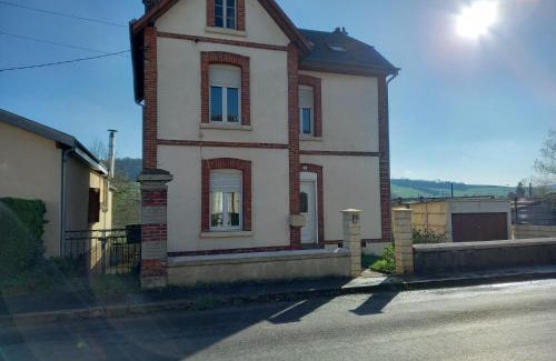 Nouvion-sur-Meuse Casa | La locomotive by La BB12087