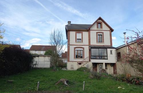Nouvion-sur-Meuse Casa | La locomotive by La BB12087