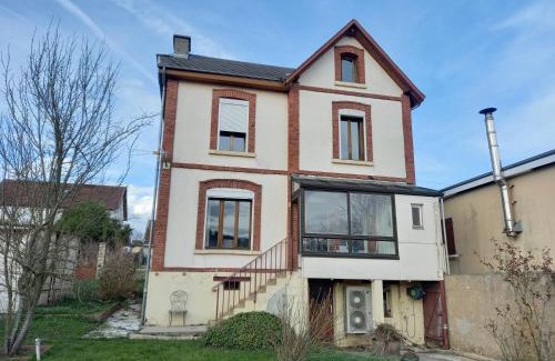 Nouvion-sur-Meuse Casa | La locomotive by La BB12087