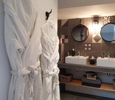 Fontcouverte Casa | La Loge du Grand Cèdre, gîte de charme