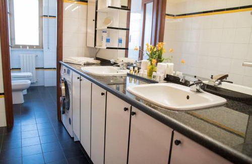 Acqui Terme Apartamento | La Loggia su Acqui. Centro, wi-fi, aria condizionata, ascensore