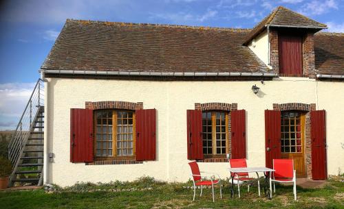 Maillebois Casa | La Longère aux Volets Rouges, Meublé Tourisme 2 étoiles