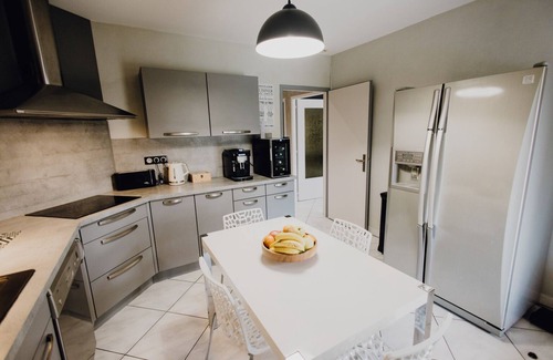 Lupcourt Casa | "La Loupiote - Gîte Éclairé" Maison de Village Proche Nancy Avec Grand Jacuzzi !