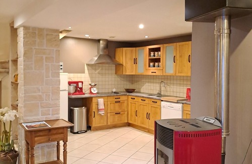 Villie-Morgon Casa | La Louvière, house sleeps 7 Villié-Morgon Beaujolais tasting possible