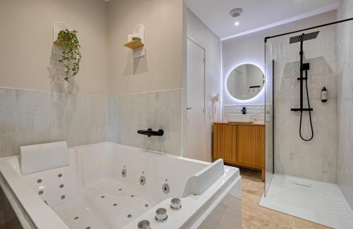 Quartier Vieux Marche-Cathedrale Apartamento | La Love-Room d'Alice balnéo et vidéo-projecteur !