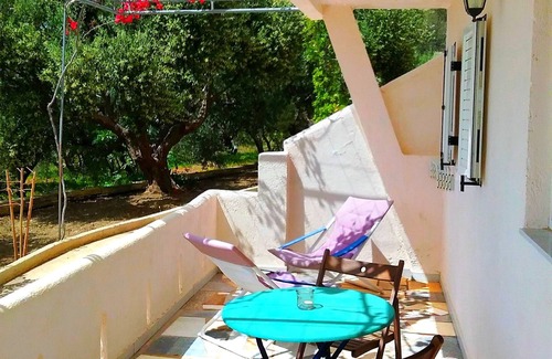 Ferma Apartamento | Apartamento La Luna Blu "Pappagallo", vista al mar, a 500 metros de la playa