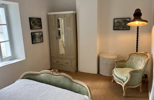 Sainte-Colombe-sur-lHers Casa | La Maison de Mama C: Charming french village home