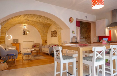 Saint-Paul-Trois-Chateaux Chalet De Esquí | La Maison du Château