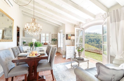 Nozanno Villa | LA Macina Farmhouse: una Impresionante Piscina Infinita con Vistas a Lucca y Hills