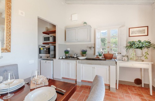 Nozanno Villa | LA Macina Farmhouse: una Impresionante Piscina Infinita con Vistas a Lucca y Hills