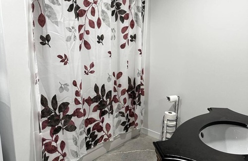 Frontenac Apartamento | La Madeleine, Appartement Rez-de-Jardin parfait pour travail ou loisir.