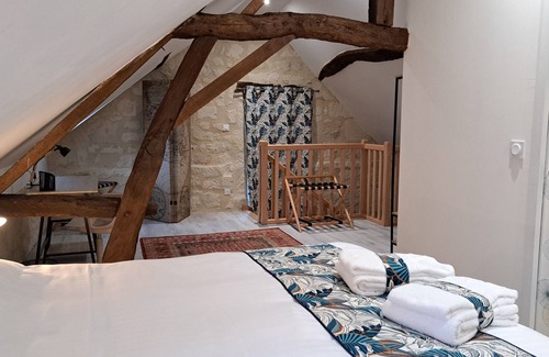 Savigny-en-Veron Casa | La Magnanerie