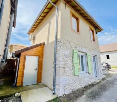 Saint-Victor-de-Morestel Casa | La Maison L’oiseau Bleu