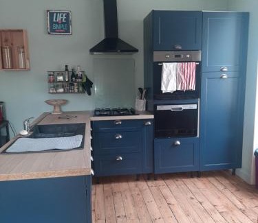 Voutezac Casa | La maison à la porte bleue