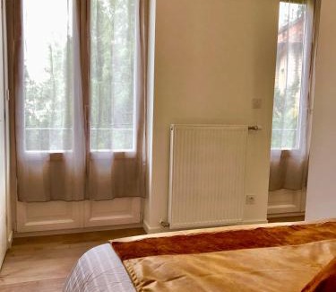 Lons-le-Saunier Apartamento | La Maison, 4 appartements 3 étoiles climatisés au centre ville avec jardin proche du Parc et des Thermes