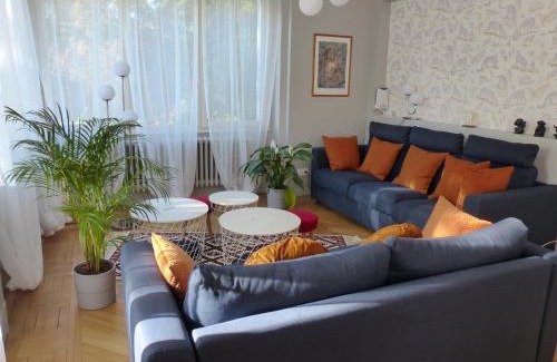 Lons-le-Saunier Apartamento | La Maison, 4 appartements 3 étoiles climatisés au centre ville avec jardin proche du Parc et des Thermes