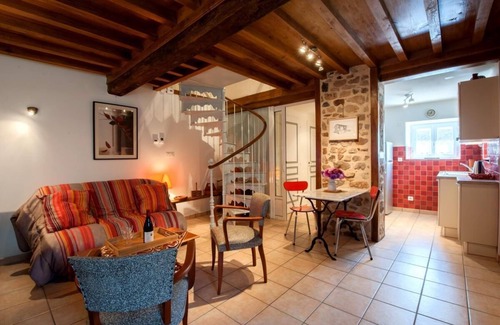 Montagny-sur-Grosne Casa | La Maison aux Pierres Levées