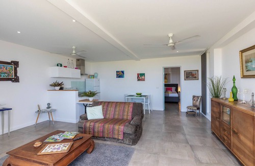 Valle Pura Vida Casa | La Maison Blanche: 3 Apartments/4 Bedrooms, Private Pool, Nature & Wildlife