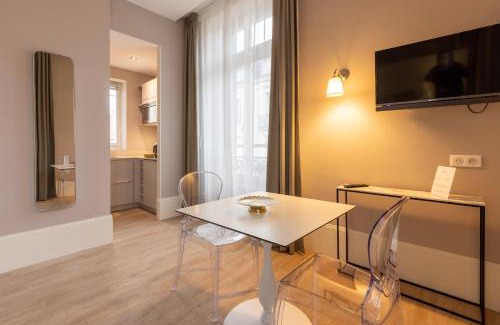 Limoges Apartamento | La Maison Blanche - AppartHôtels de charme Chic & Cosy à 350m du cœur de ville de Limoges - Accès autonome