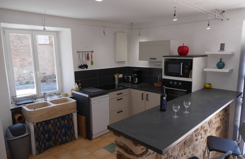Quarante Casa | "La Maison Bleue" between vineyards and garrigue