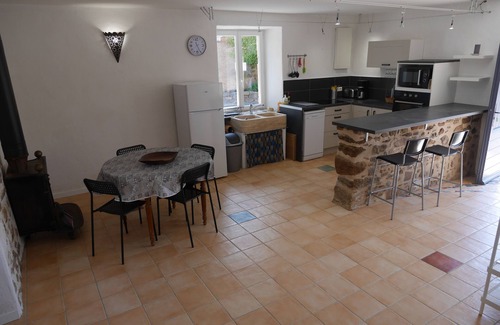 Quarante Casa | "La Maison Bleue" between vineyards and garrigue