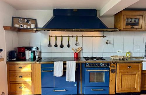 Cottenchy Casa | La Maison Bleue - Calme, Jardin, Billard