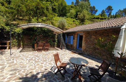 Saint-Melany Casa | La Maison Bleue d'Ardèche