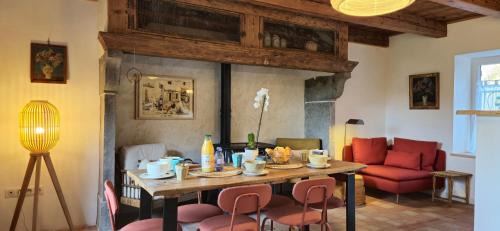 Mazeyrat-d'Allier Casa | La Maison Chez Lisette avec piscine et terrain de pétanque privé au bord de l'Allier !