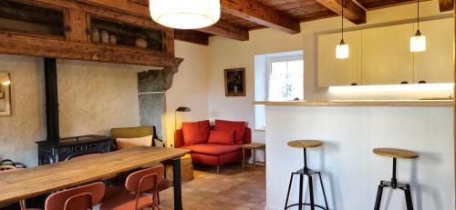Mazeyrat-d'Allier Casa | La Maison Chez Lisette avec piscine et terrain de pétanque privé au bord de l'Allier !