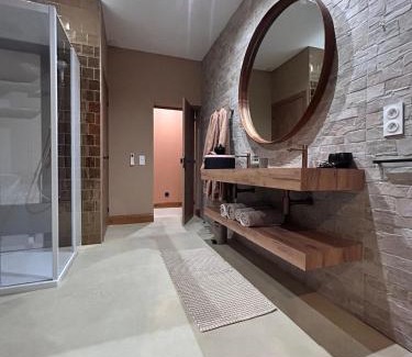 Torreilles Cama Y Desayuno | La Maison Coloniale Suites privatives de luxe