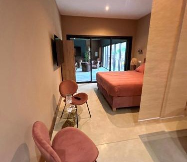 Torreilles Cama Y Desayuno | La Maison Coloniale Suites privatives de luxe