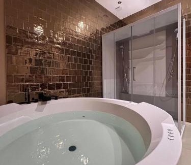 Torreilles Cama Y Desayuno | La Maison Coloniale Suites privatives de luxe