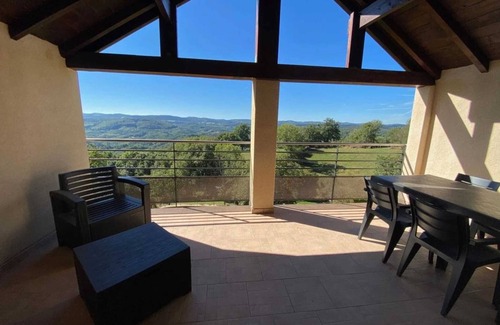 Saint-Laurent-d'Olt Cabaña | La Maison de la Grise