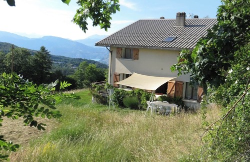 Saint-Vincent-les-Forts Apartamento | La Maison Damont : Soleil, Lac, Espace et Calme à 2 pas des Activités