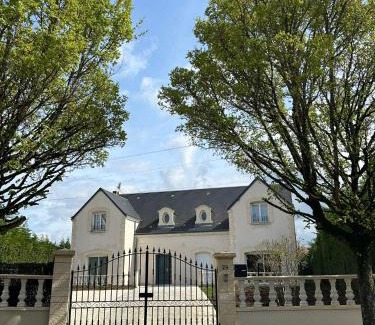 Blois Casa | La Maison de Cristina Michael